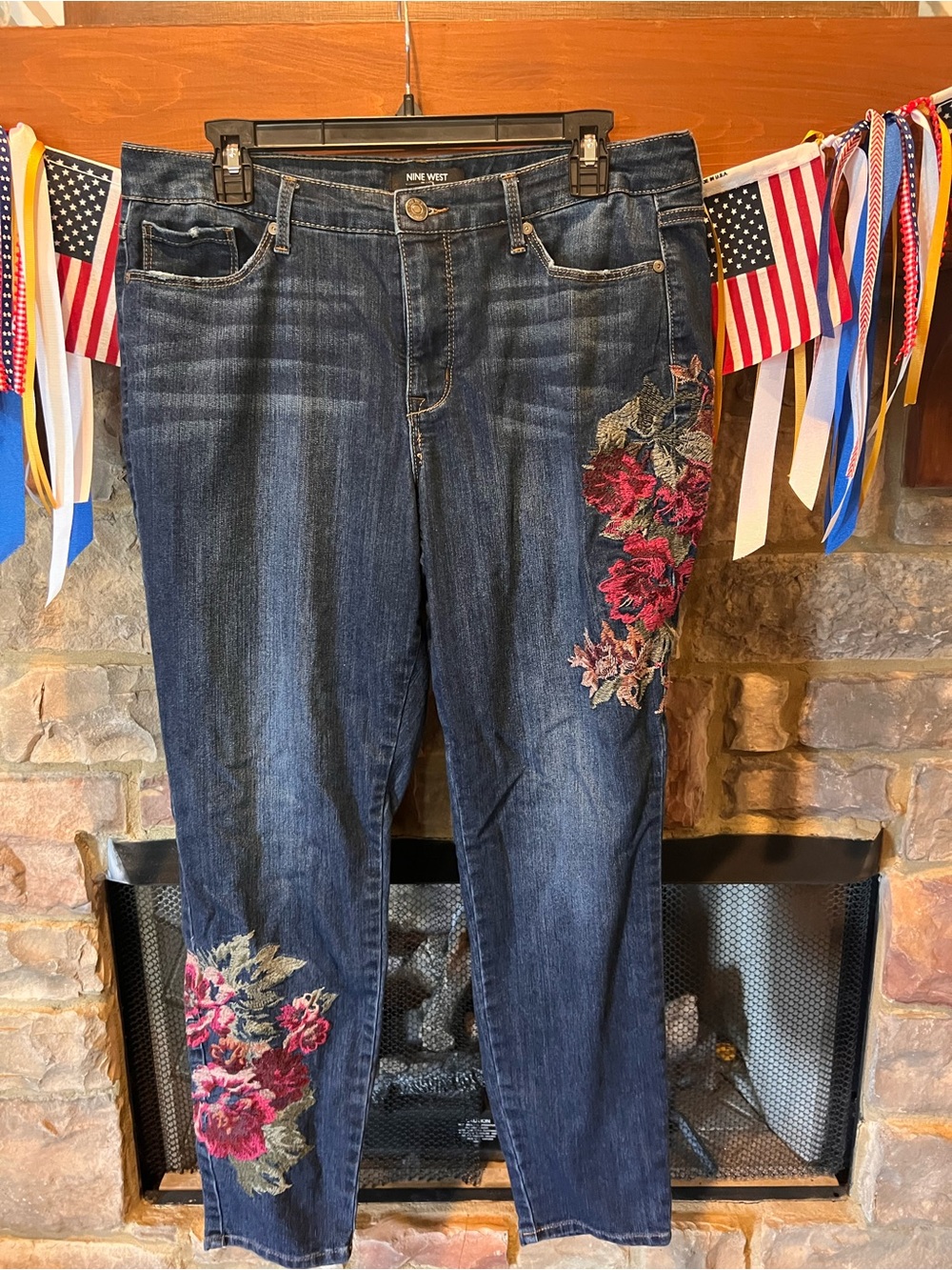 Nine West Dark Blue Straight Leg Jeans with Floral Embroidery size 10
